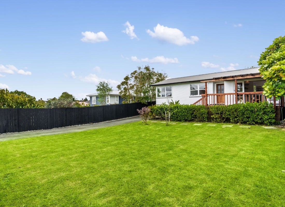 14 Justin Place, Te Atatu Peninsula, Auckland - Carousel 2