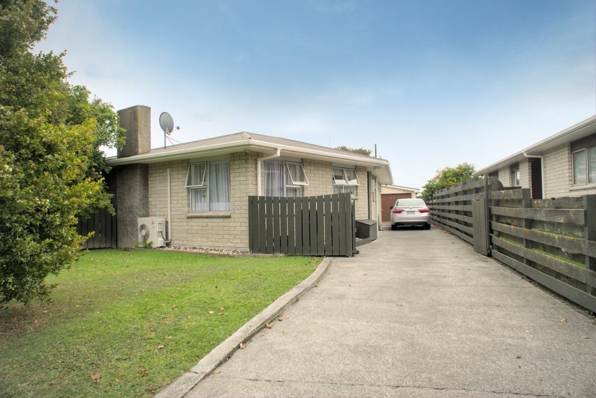 27 Meadowbrook Drive, Cloverlea, Palmerston North - Carousel 1