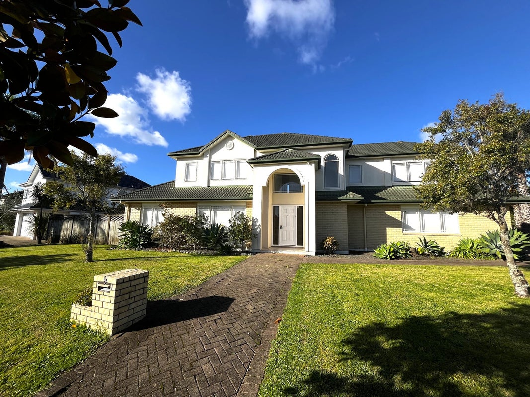 9 Claremont Way, East Tamaki Heights, Auckland - Carousel 1