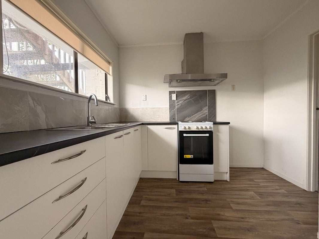 2/150 Bucklands Beach Road, Bucklands Beach, Auckland - Carousel 1