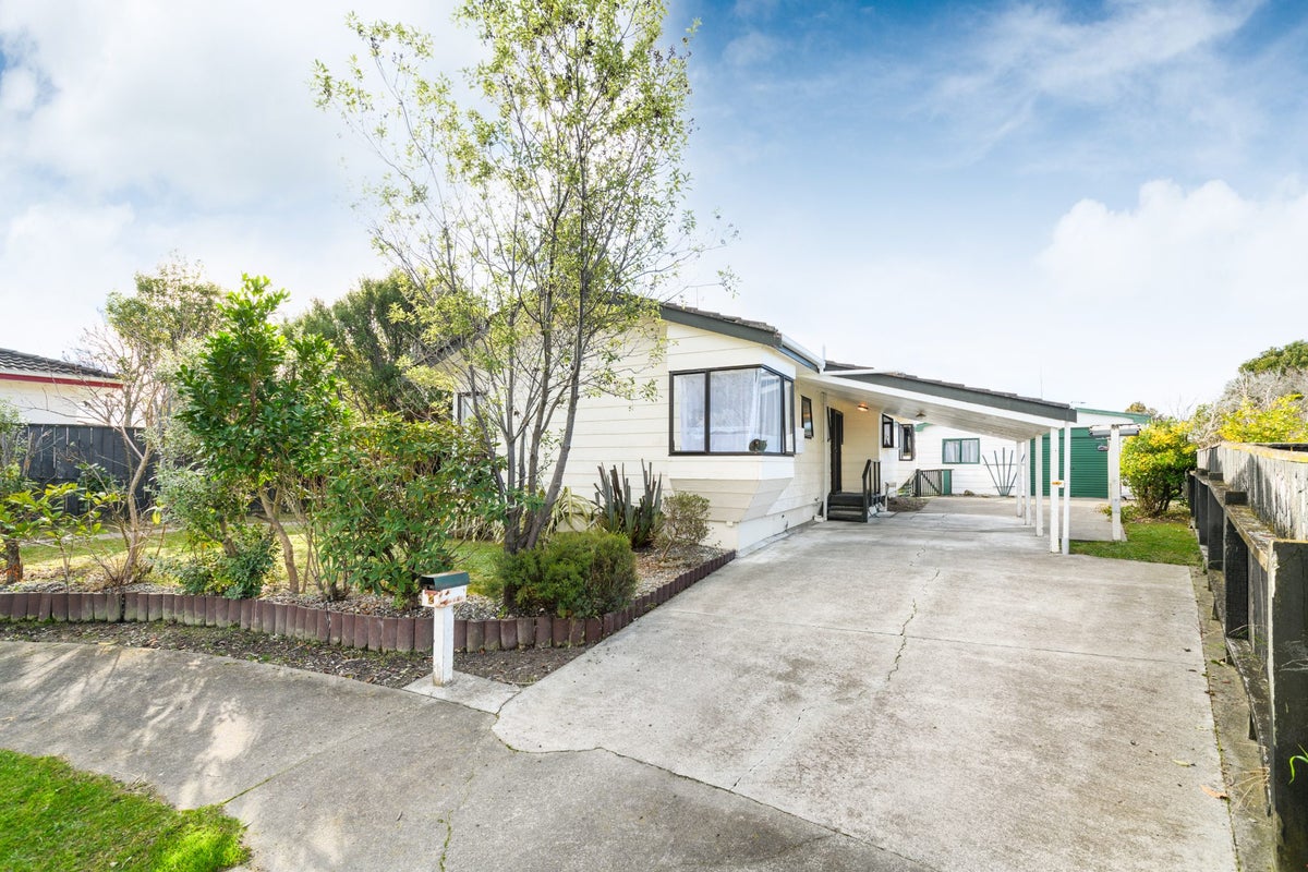 2 Bevan Place, Cloverlea, Palmerston North - Carousel 1