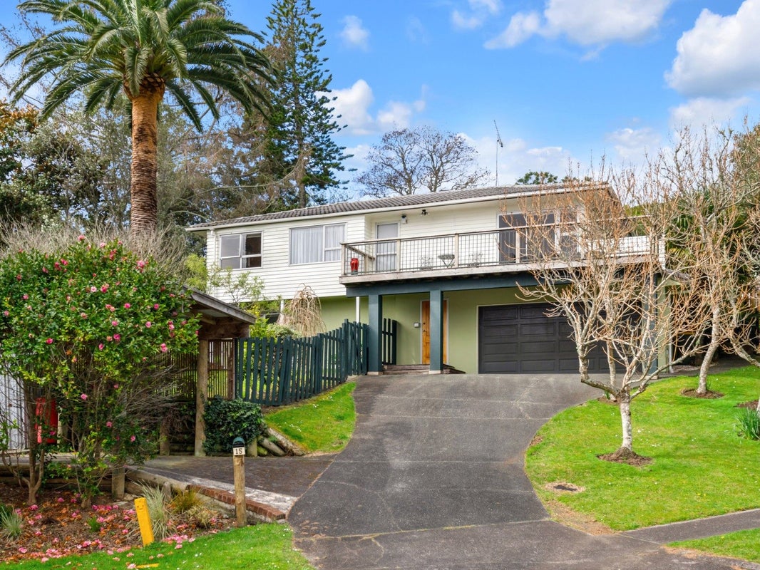 15 Robbies Road, Shelly Park, Auckland - Carousel 2