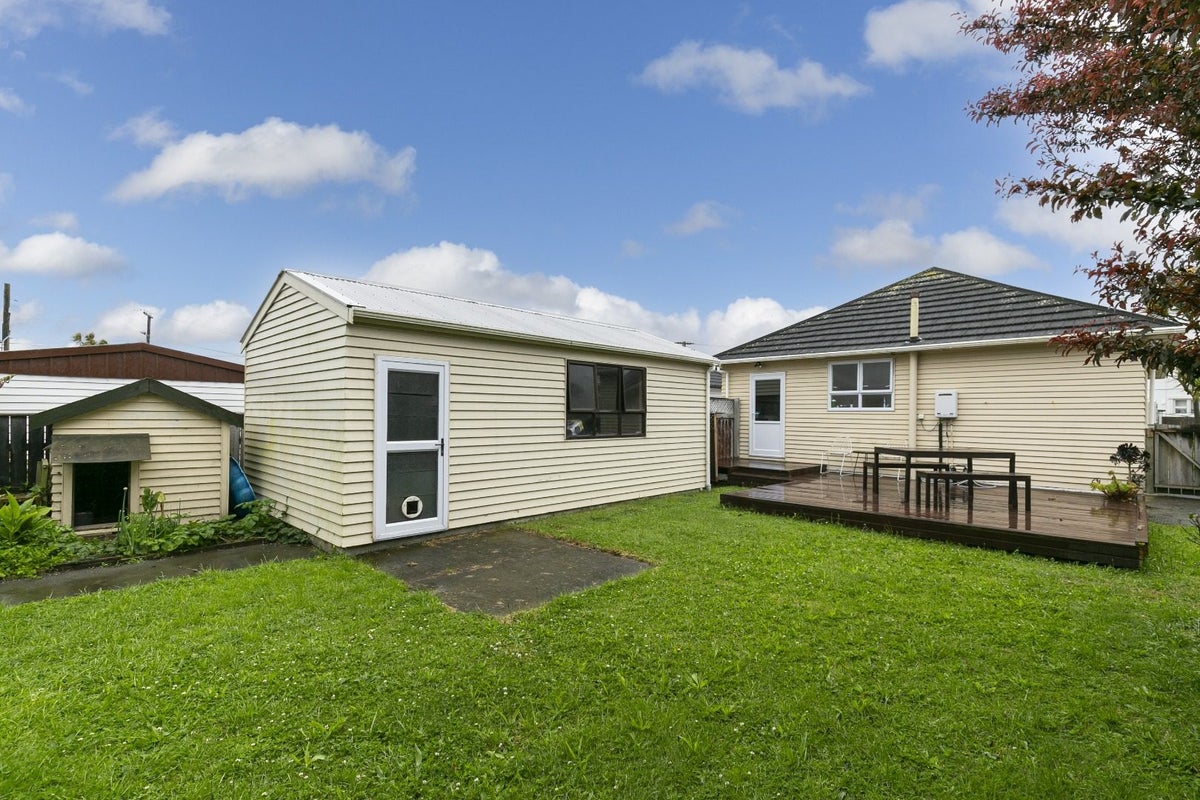 5 East Street, Petone, Lower Hutt - Carousel 13