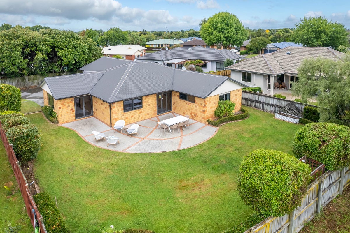 17 Innswood Place, Rototuna North, Hamilton - Carousel 1