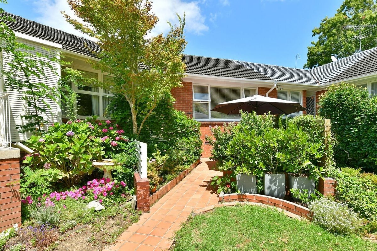 2/14 Dorchester Street, Meadowbank, Auckland - Carousel 1