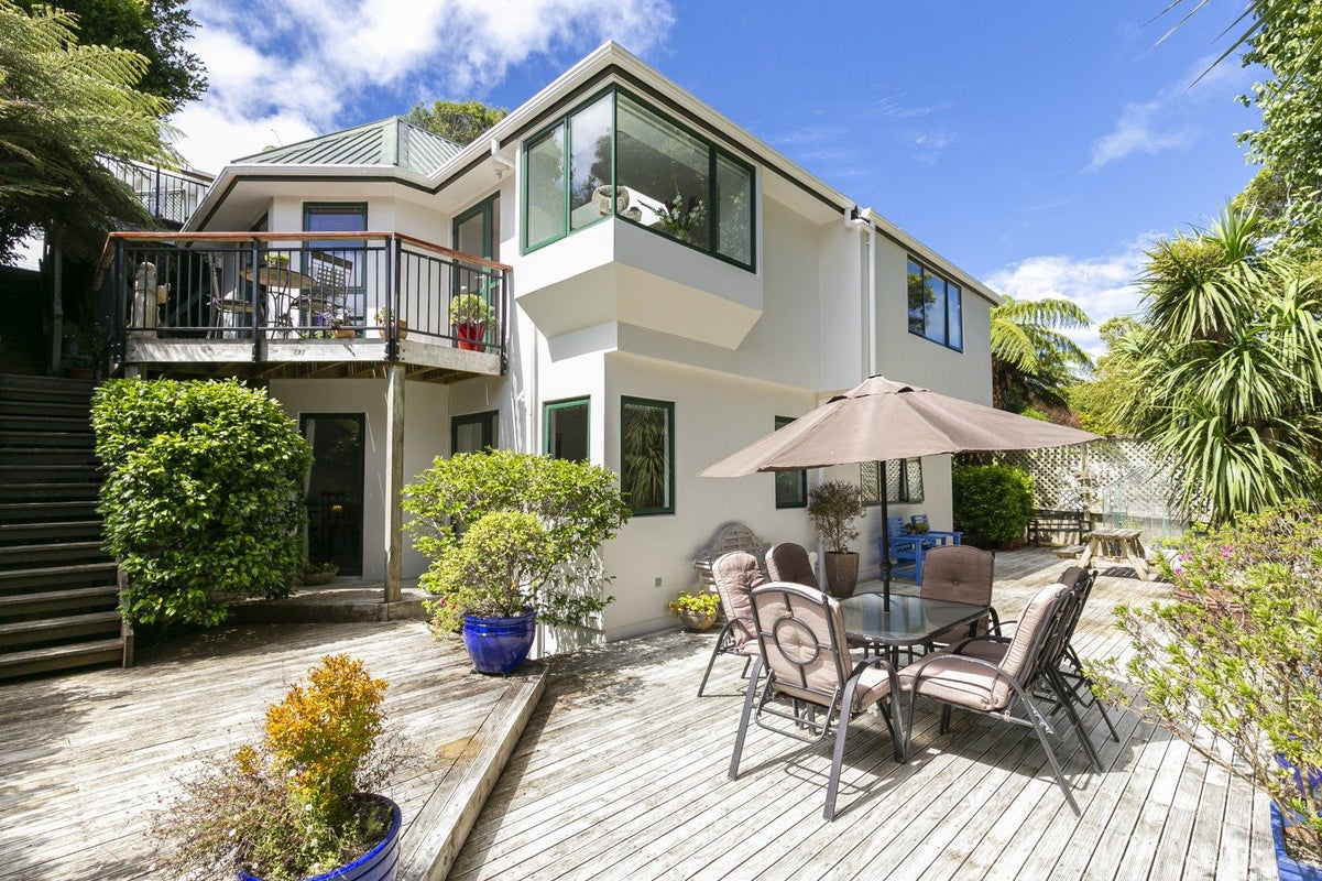 18A Lucknow Terrace, Khandallah, Wellington - Carousel 21