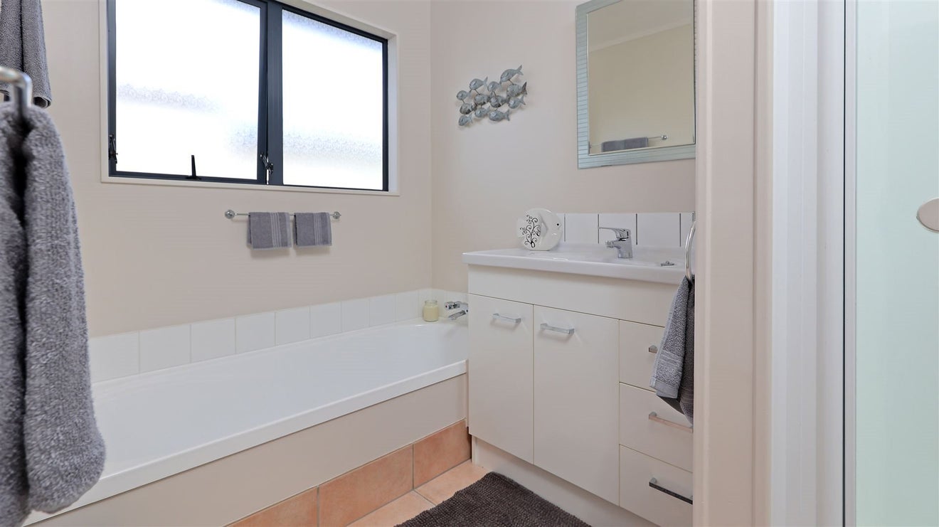 5 Cognac Place, Henderson, Auckland - Carousel 26