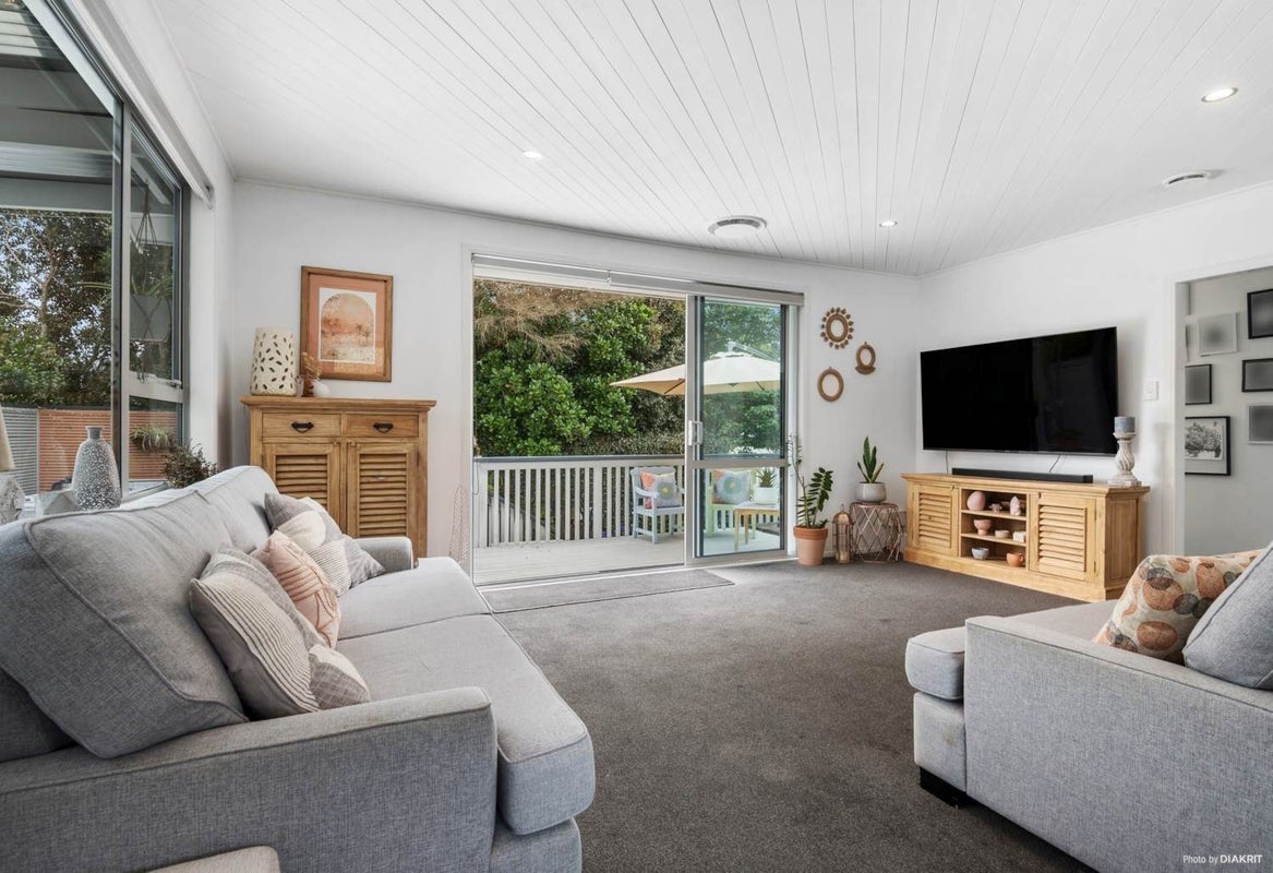 20A Puketitiro Street, Glen Eden, Auckland - Carousel 2
