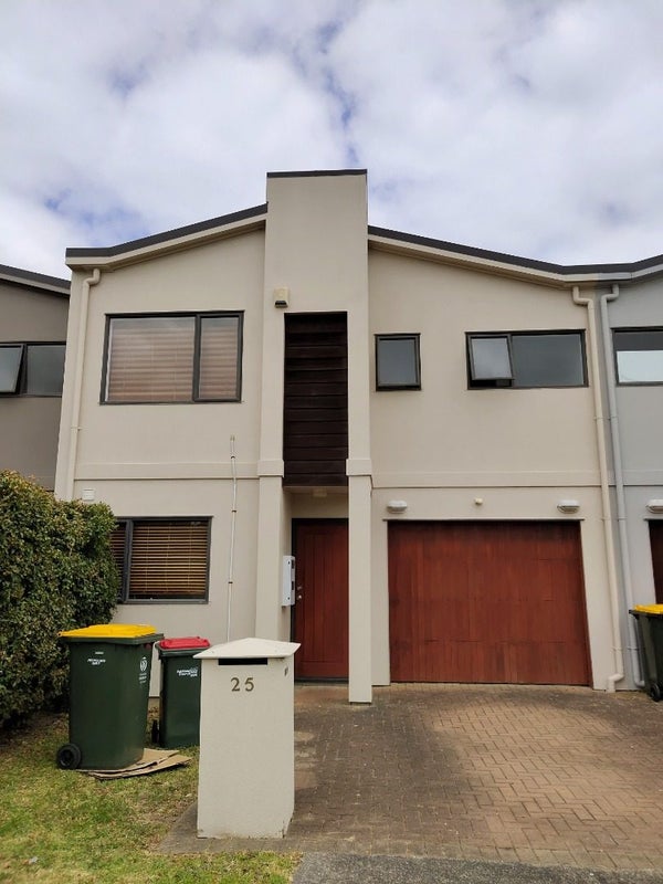 25 Spalding Rise, Golflands, Auckland - Carousel 1
