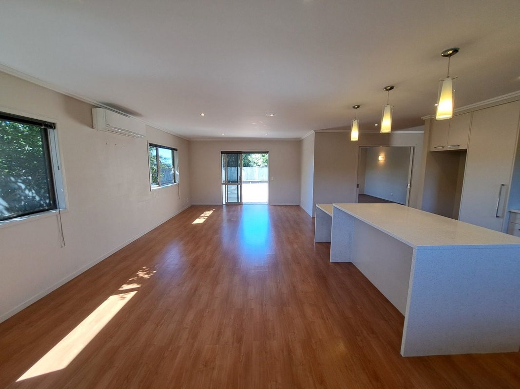 15 Murray Becroft Avenue, Henderson Valley, Auckland - Carousel 2