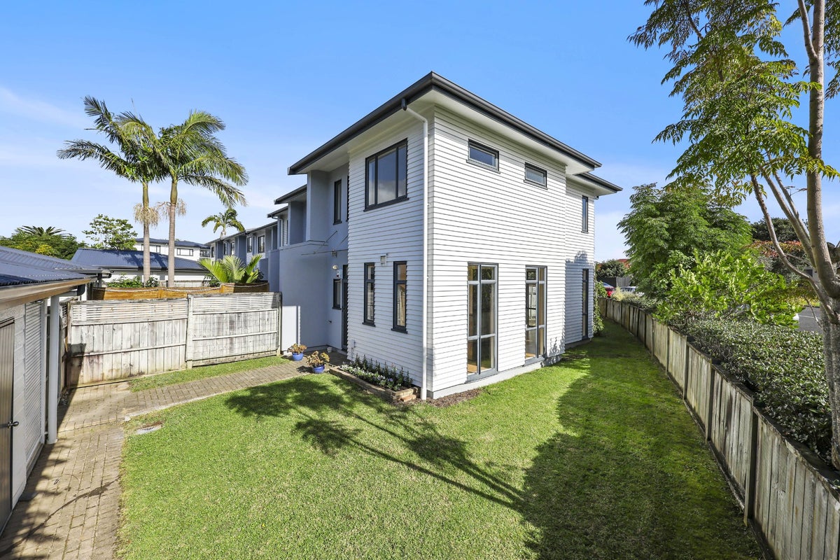 105/2 Armoy Drive, East Tamaki, Auckland - Carousel 1