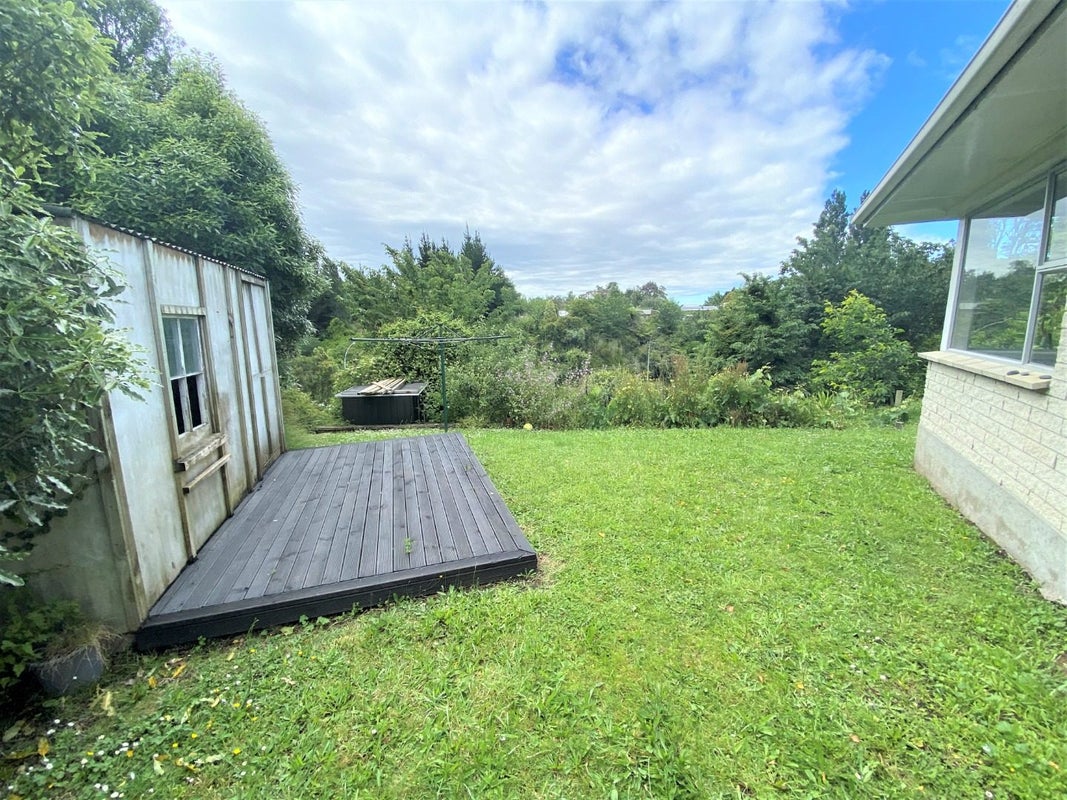 27 Carlson Crescent, Silverdale, Hamilton - Carousel 2