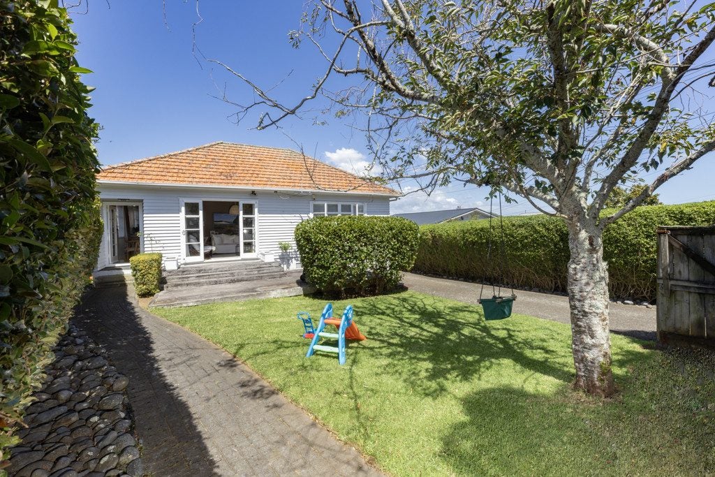 25 Athens Road, Onehunga, Auckland - Carousel 1