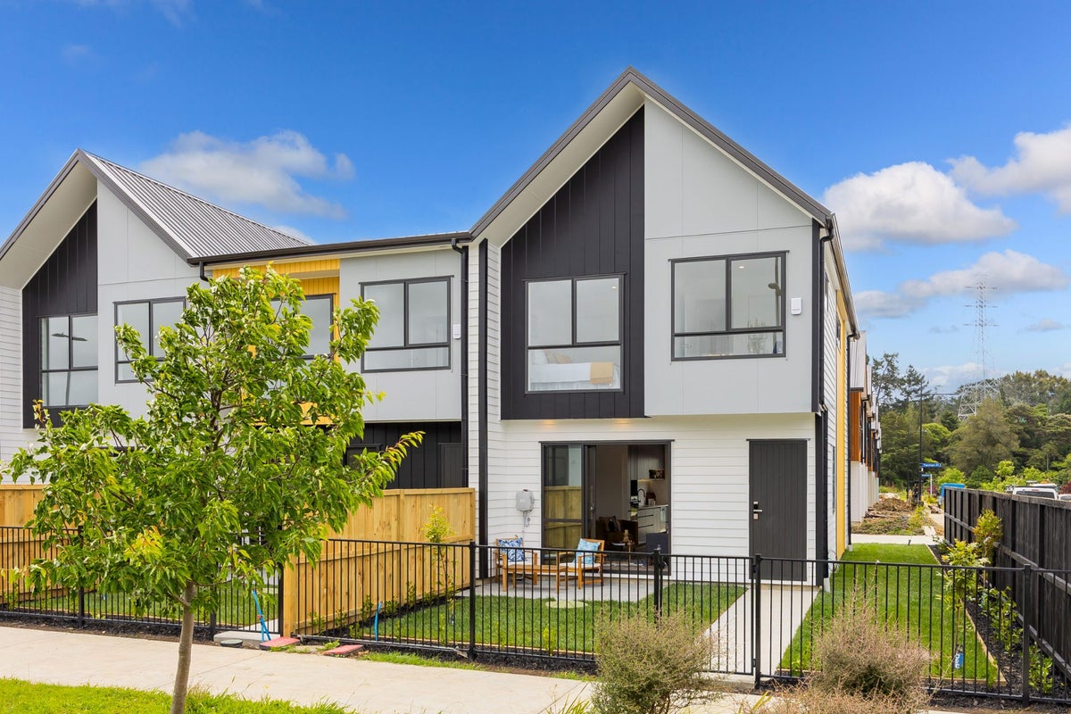 67 Papatupu Way, Kumeu - Carousel 1