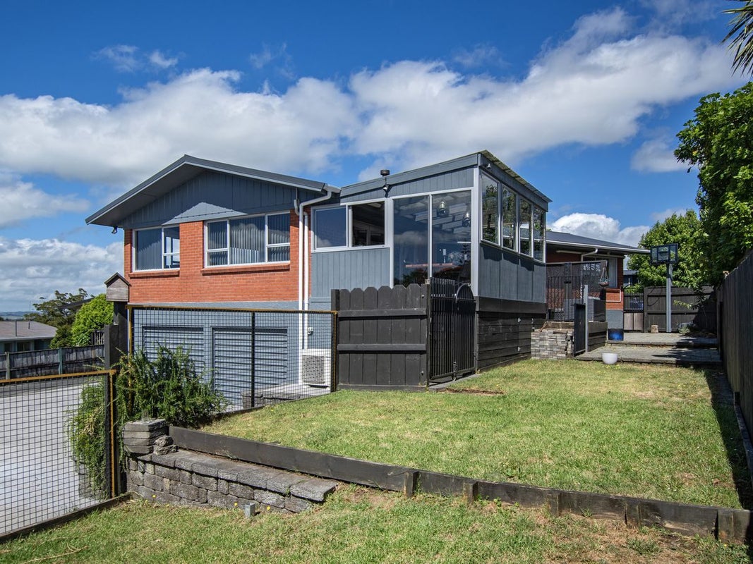 8 Moa Place, Onerahi, Whangarei - Carousel 1