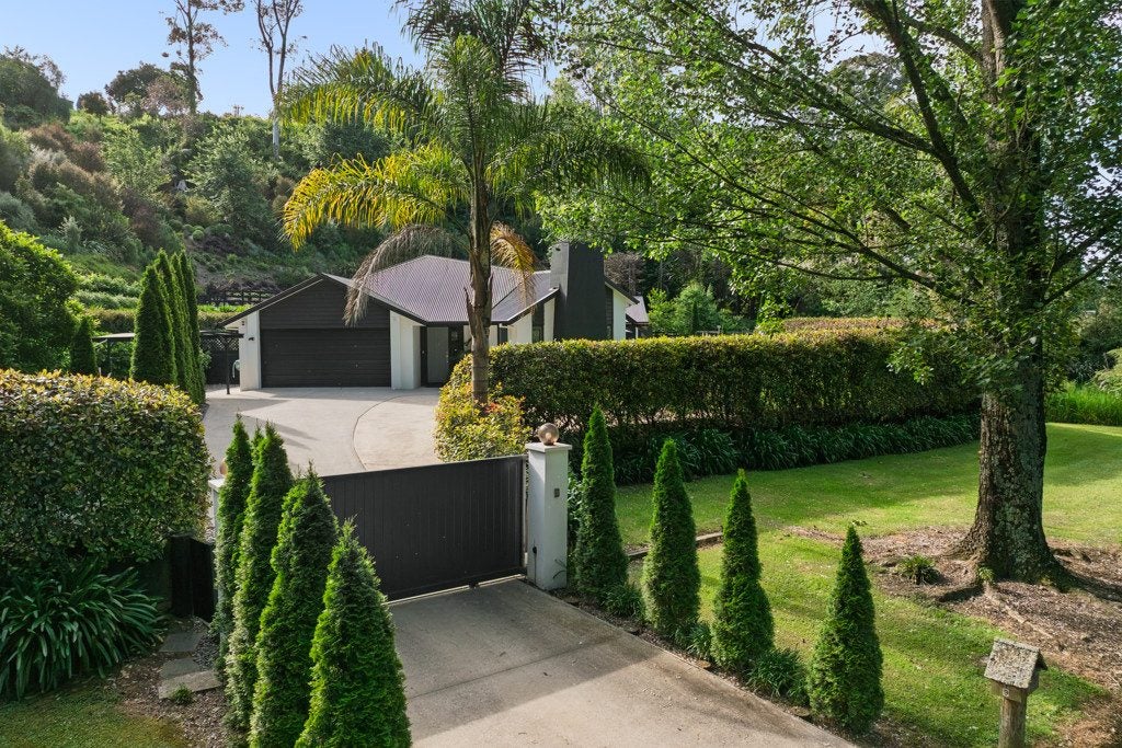 9 Pengary Lane, Pyes Pa, Tauranga - Carousel 1