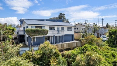 2/982 East Coast Rd, Northcross, North Shore City - Carousel 1