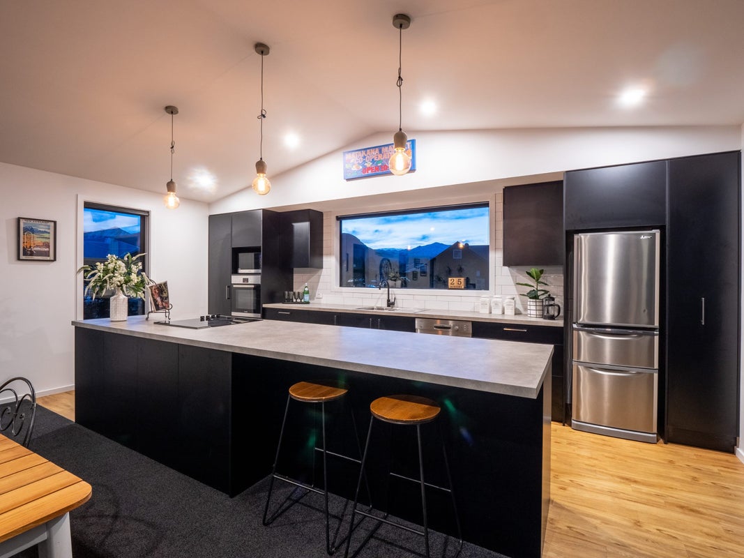 17 Sandford Terrace, Lower Shotover, Queenstown - Carousel 1