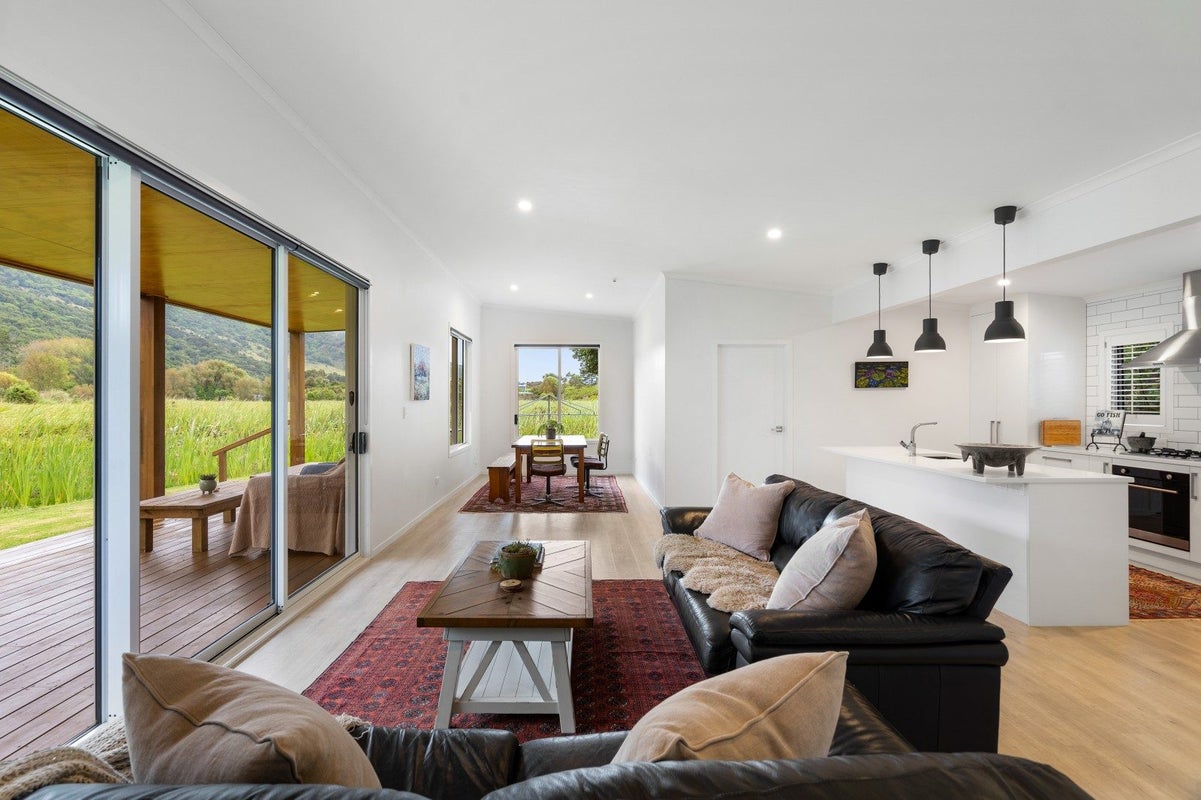 6 Rhona Place, Mahia, Mahia - Carousel 2