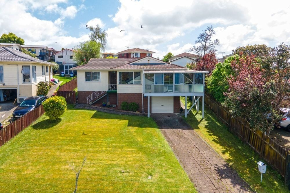 37 Rosewarne Crescent, Glendene, Auckland - Carousel 1