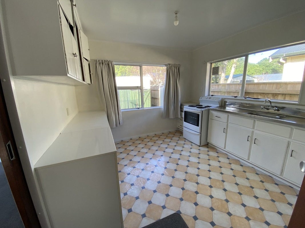 1/66 Oroua Street, Eastbourne, Lower Hutt - Carousel 2