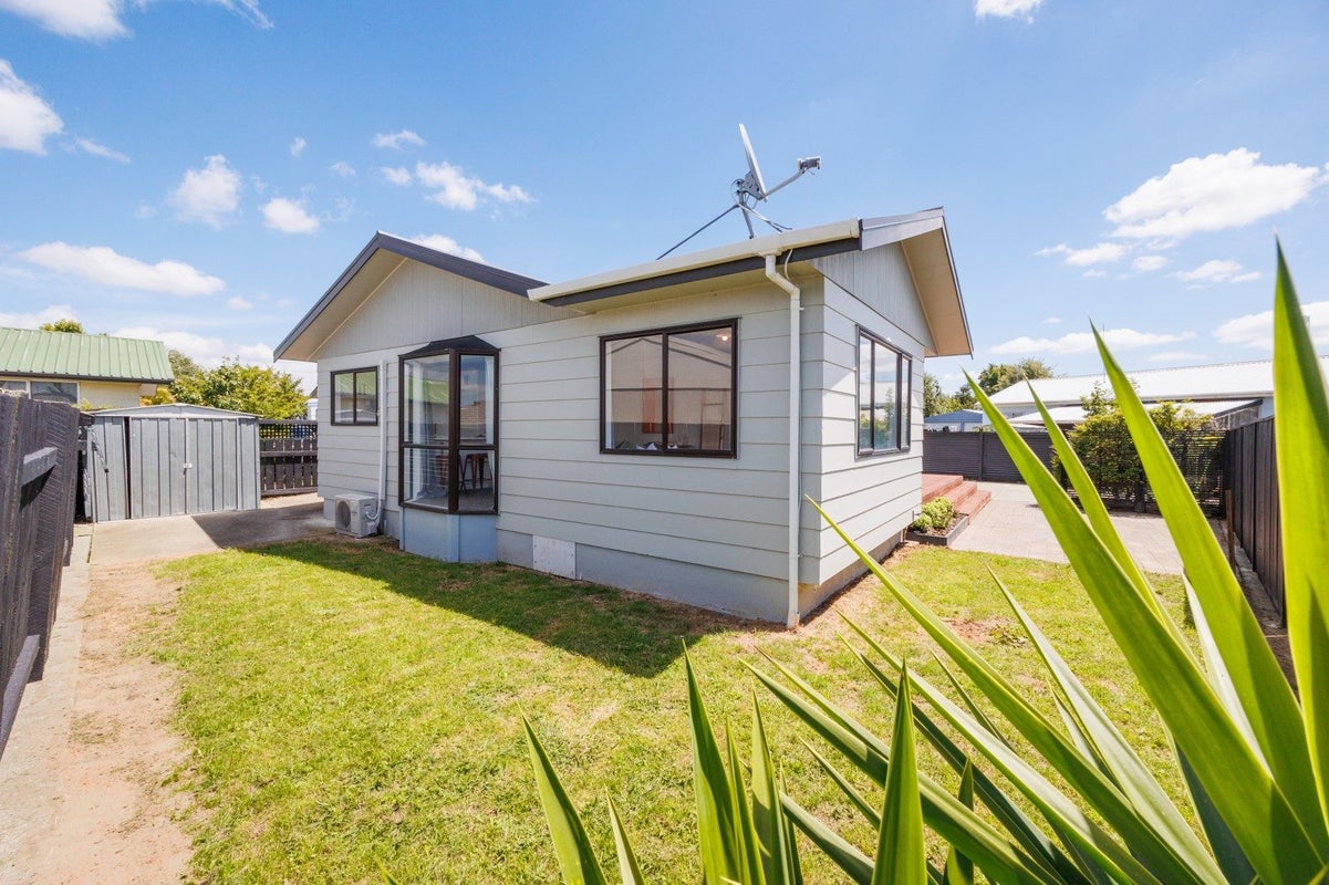 33A Tiller Close, Kelvin Grove, Palmerston North - Carousel 19