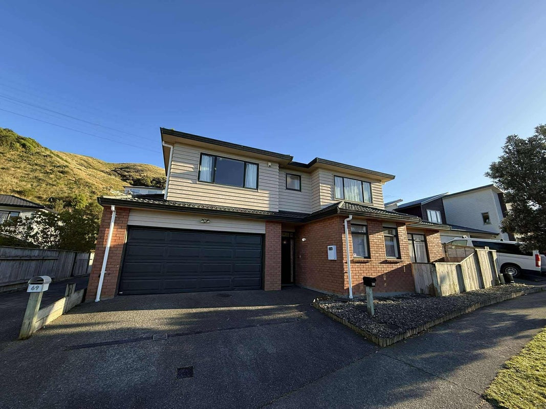 69A Amesbury Drive, Churton Park, Wellington - Carousel 1