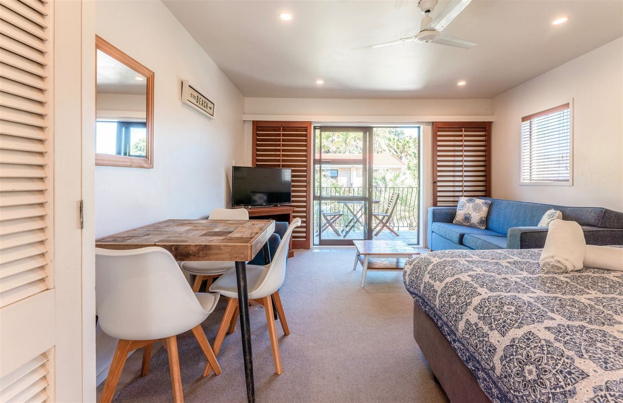 1E/3 Fourth Avenue, Waiheke Island, Auckland - Carousel 1