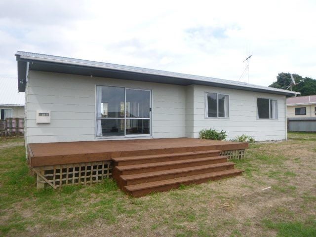 1 Dodds Crescent, Otaki Beach, Otaki - Carousel 1