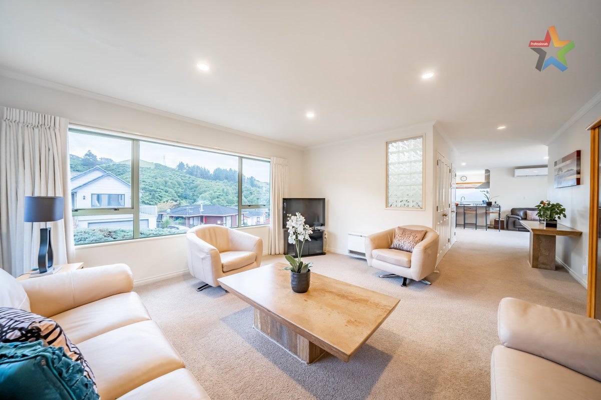 10 Opurere Grove, Tirohanga, Lower Hutt - Carousel 2
