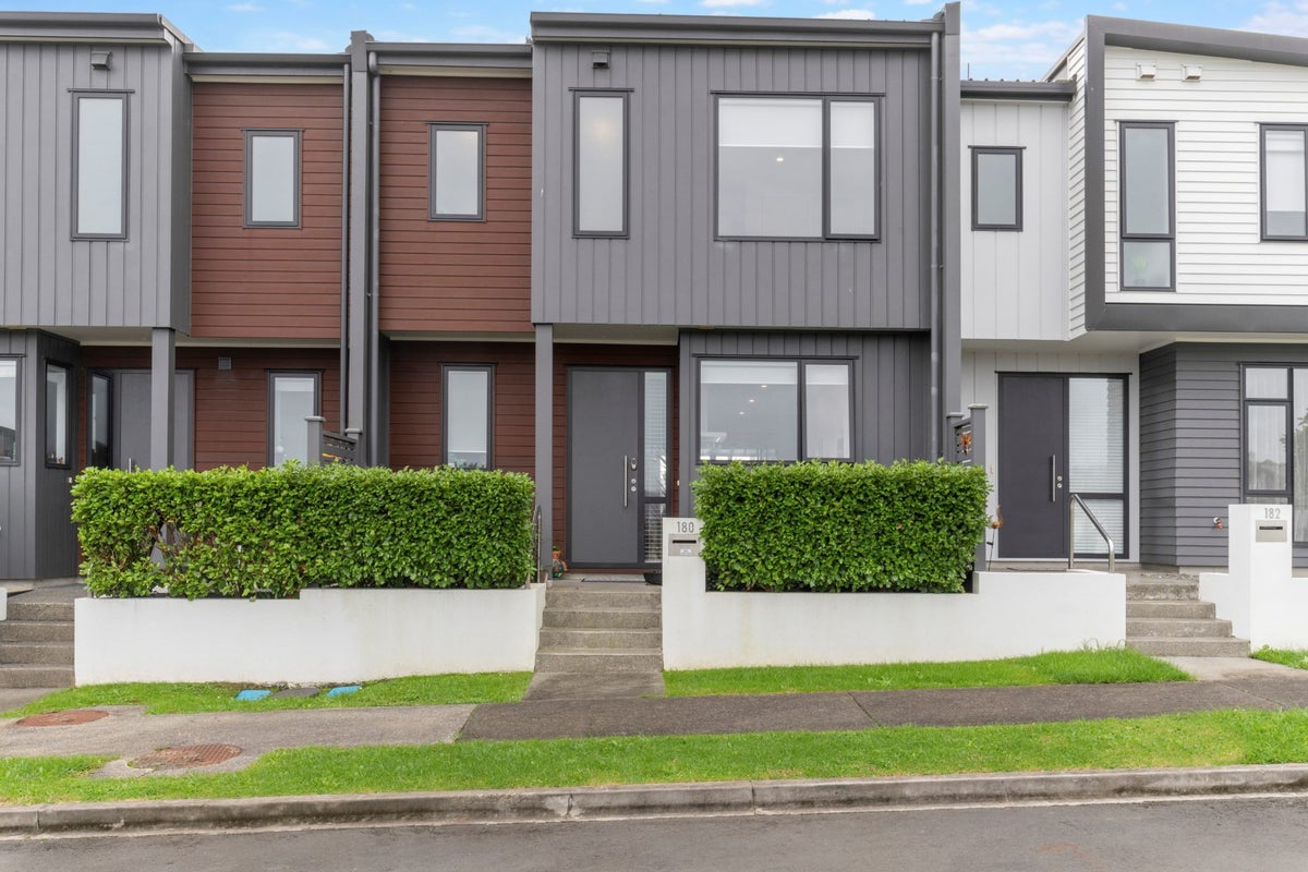 180 Seventh View Avenue, Beachlands, Auckland - Carousel 13