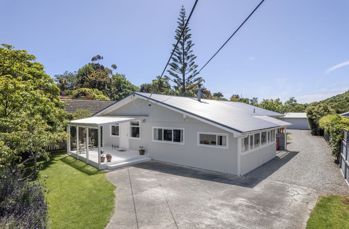 105 Leinster Avenue, Raumati South, Paraparaumu - Carousel 1