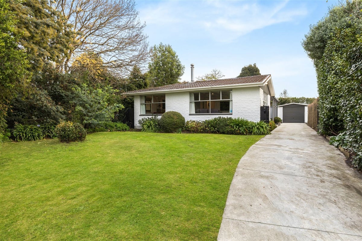 8 Tracy Place, Redwood, Christchurch - Carousel 2
