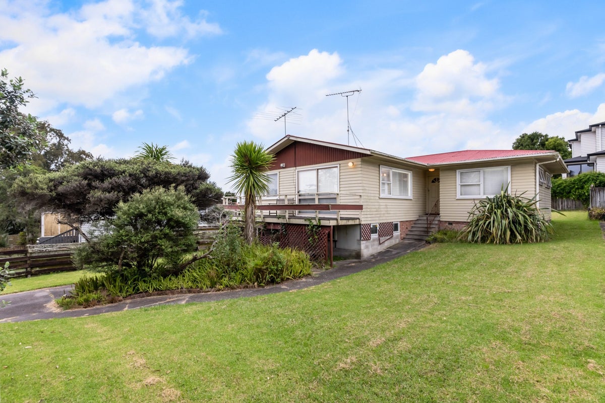 37 Diana Drive, Glenfield, Auckland - Carousel 1