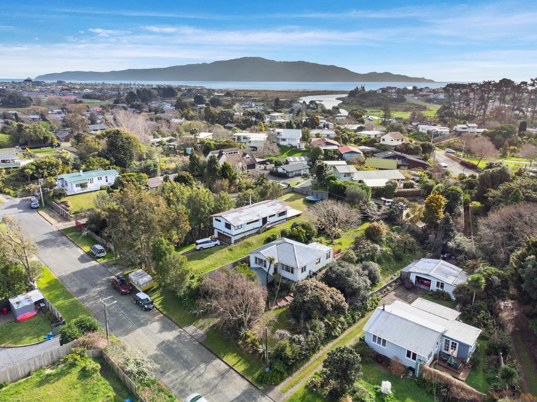 8 Toroa Road, Otaihanga, Paraparaumu - Carousel 22