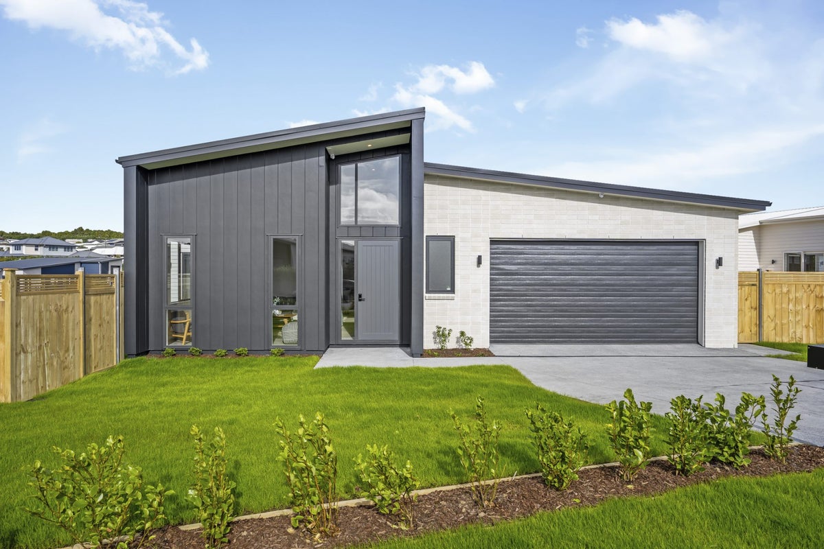 17 Cadwil Drive, Beachlands, Auckland - Carousel 1