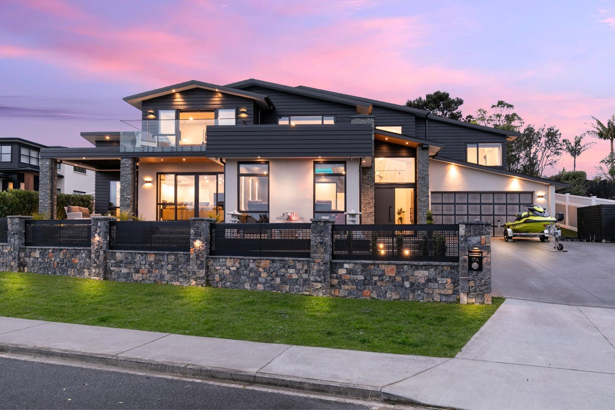 17A Pounamu Avenue, Greenhithe, Auckland - Carousel 2