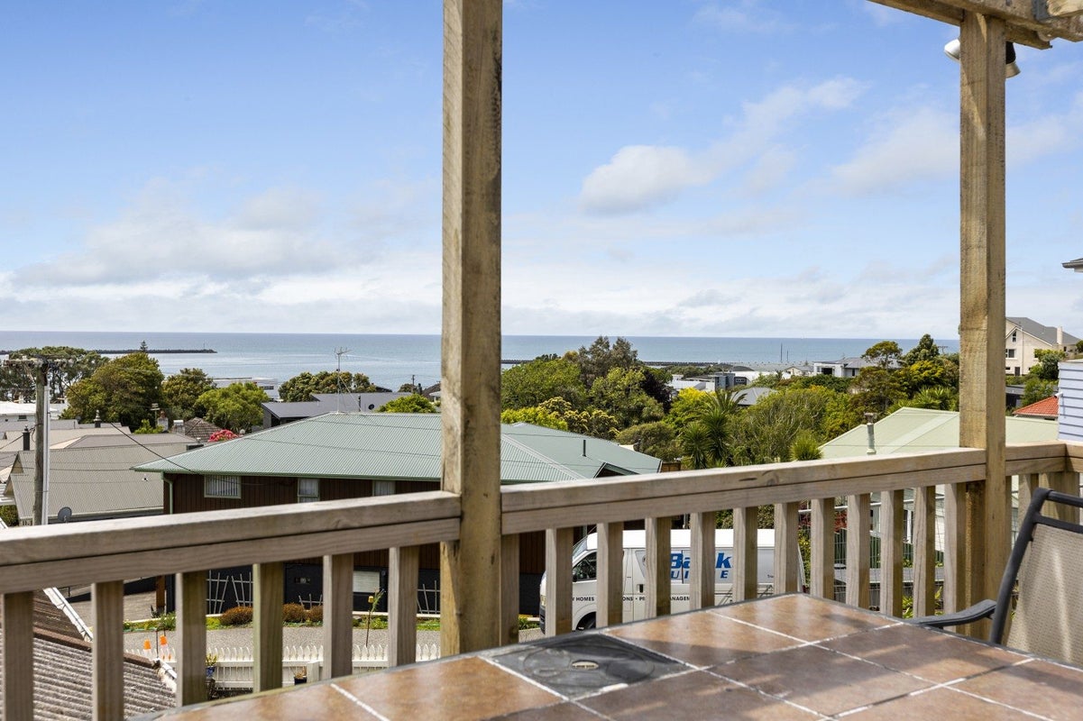 22 Peace Avenue, Moturoa, New Plymouth - Carousel 2
