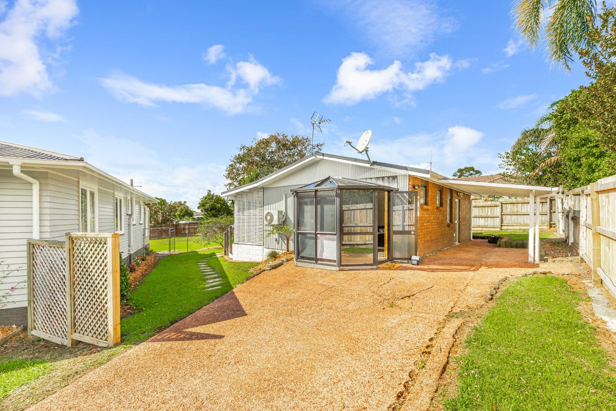 15 Statesman Street, Henderson, Auckland - Carousel 2
