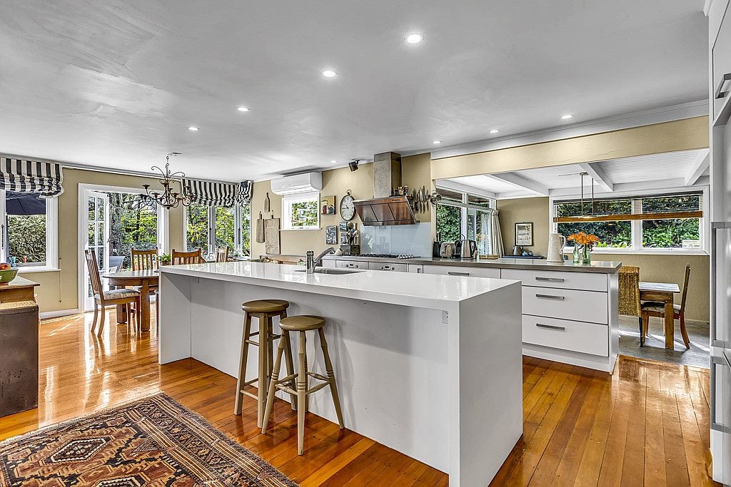 8 Sequoia Grove, Merrilands, New Plymouth - Carousel 2
