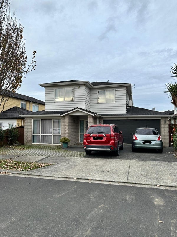 8 Sunglade Grove, Flat Bush, Auckland - Carousel 1