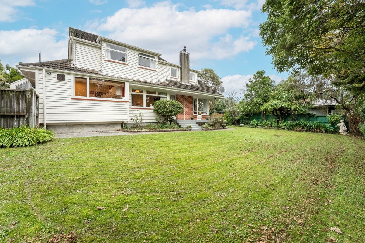 15B Field Street, Silverstream, Upper Hutt - Carousel 2