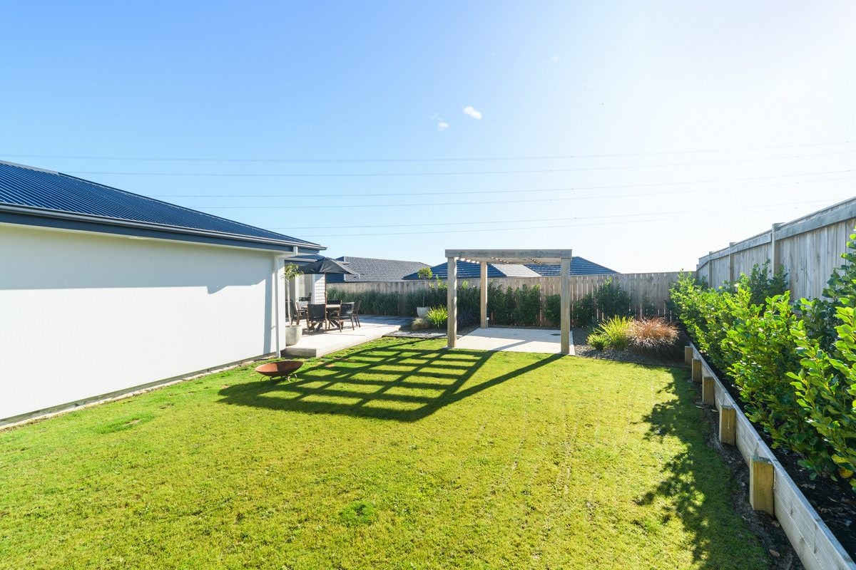 10 Sardinia Grove, Fitzherbert, Palmerston North - Carousel 21