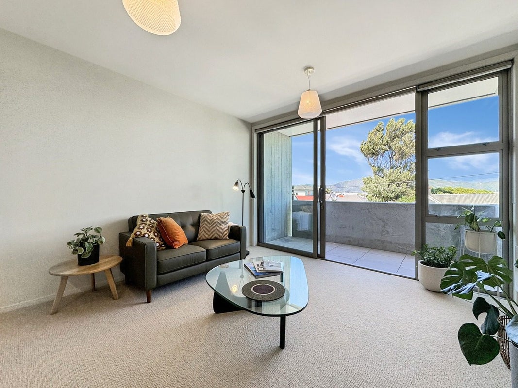 201/2 Campbell Terrace, Petone, Lower Hutt - Carousel 2