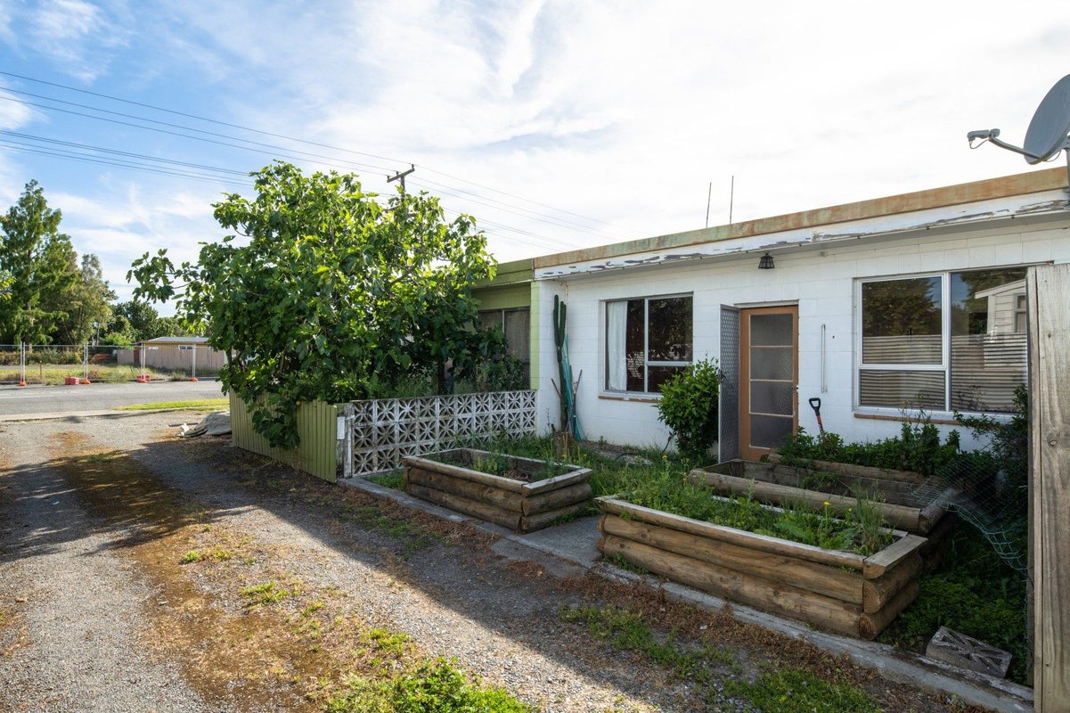 2/104 Budge Street, Riversdale, Blenheim - Carousel 2