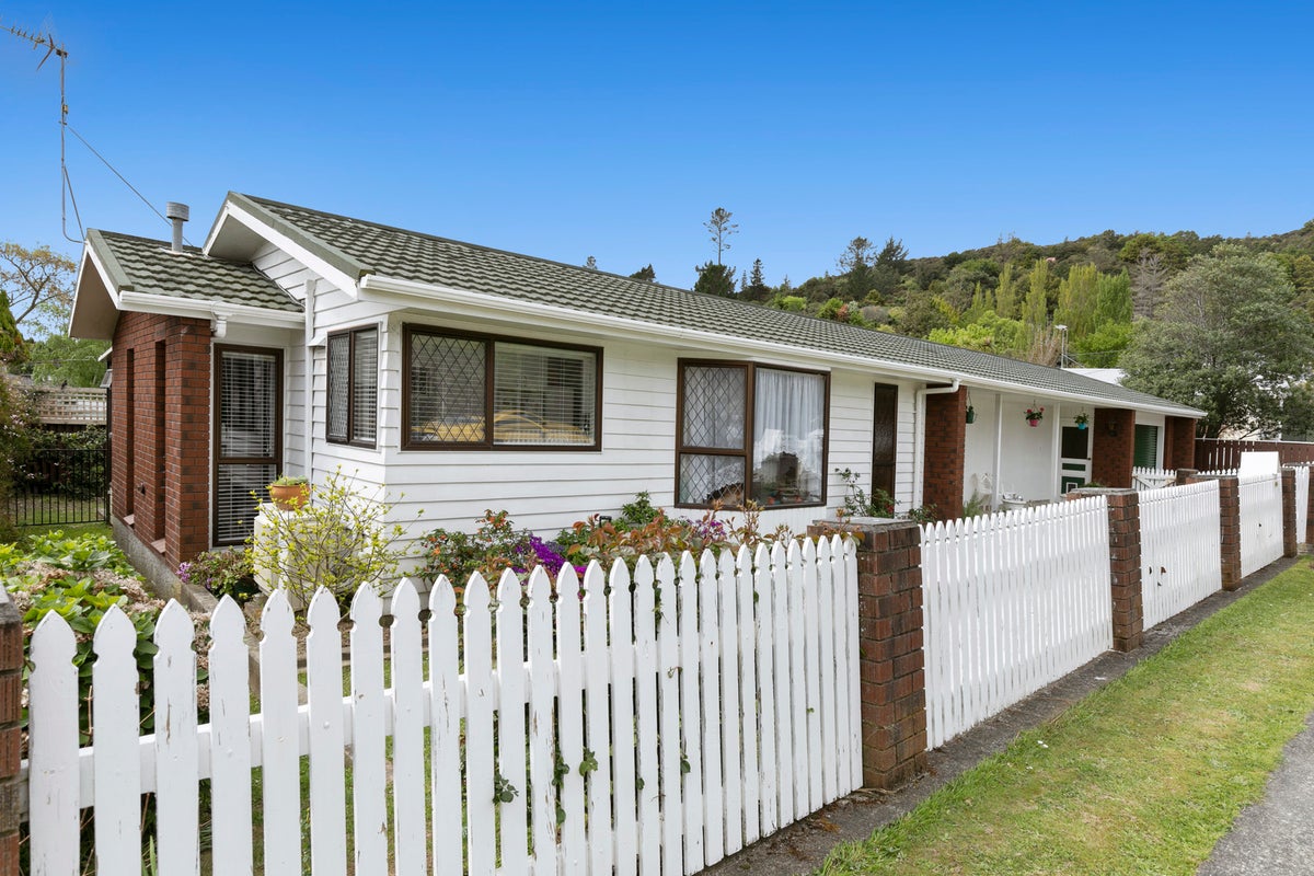 7 Kennedy Grove, Stokes Valley, Lower Hutt - Carousel 20