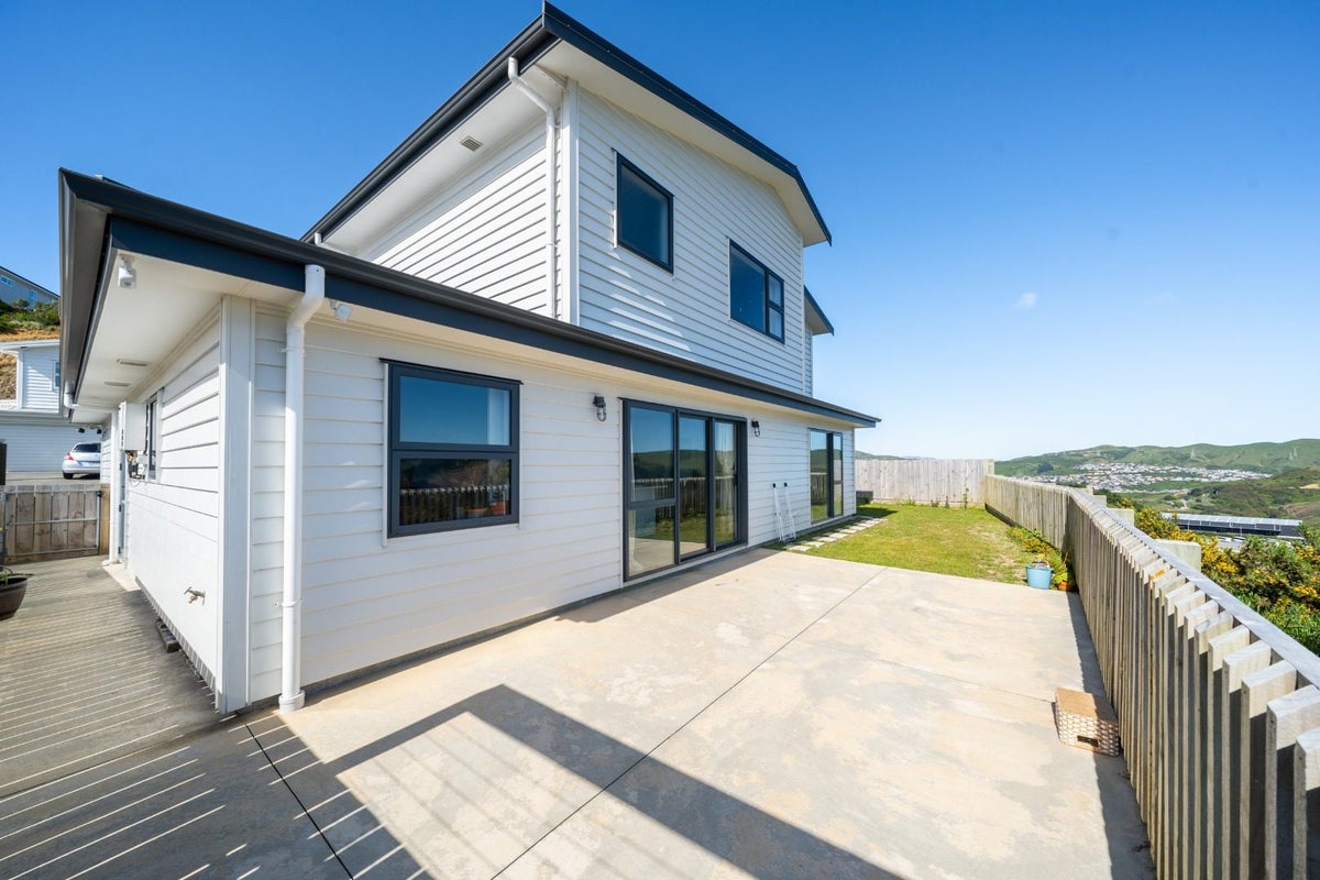 9 Antigua Way, Grenada Village, Wellington - Carousel 2