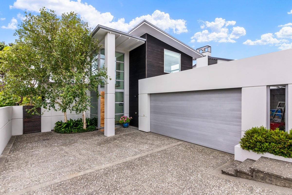 22 Braithwaite Street, Karori, Wellington - Carousel 1