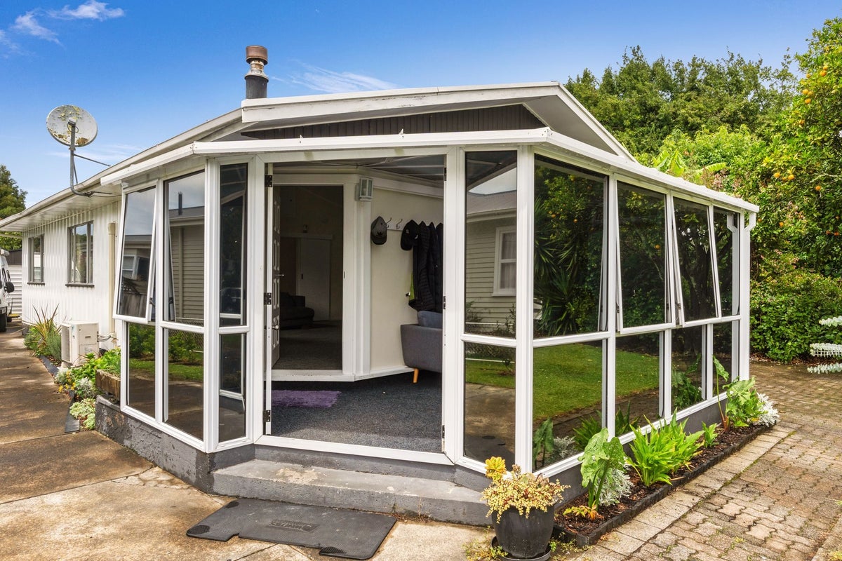 20 Seymour Road, Inner Kaiti, Gisborne - Carousel 2