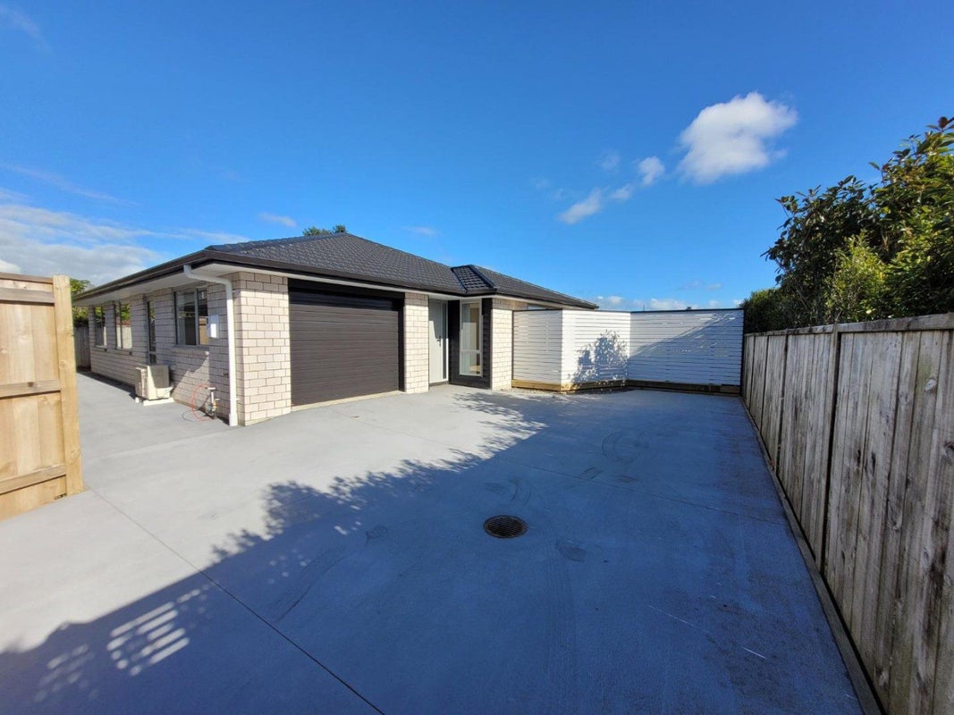 38 Ainslee Street, Highlands Park, New Plymouth - Carousel 1